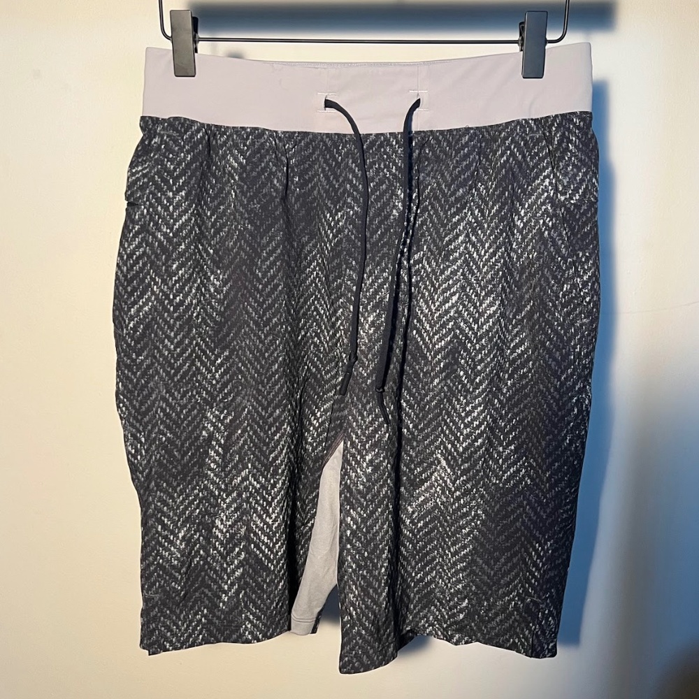 Lululemon Zigzag Patterned Shorts (No Liner) 9" Inseam